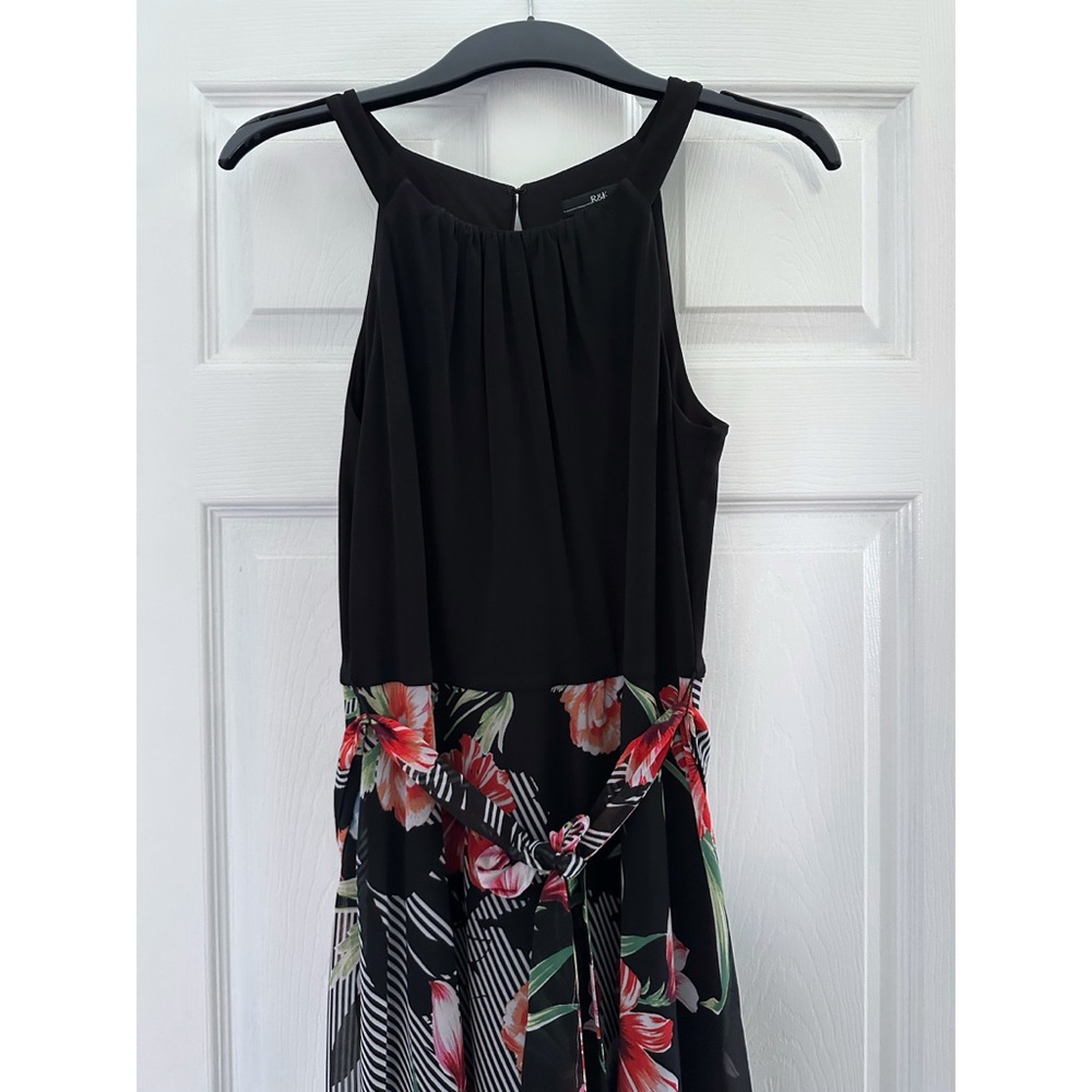 Long sleeveless dress